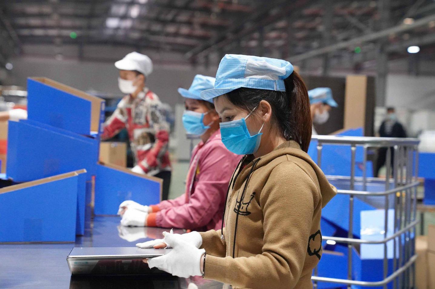 Các KCN phát triển, dẫn đến nhu cầu về lao động tăng kéo theo nhu cầu về dịch vụ cung ứng lao động