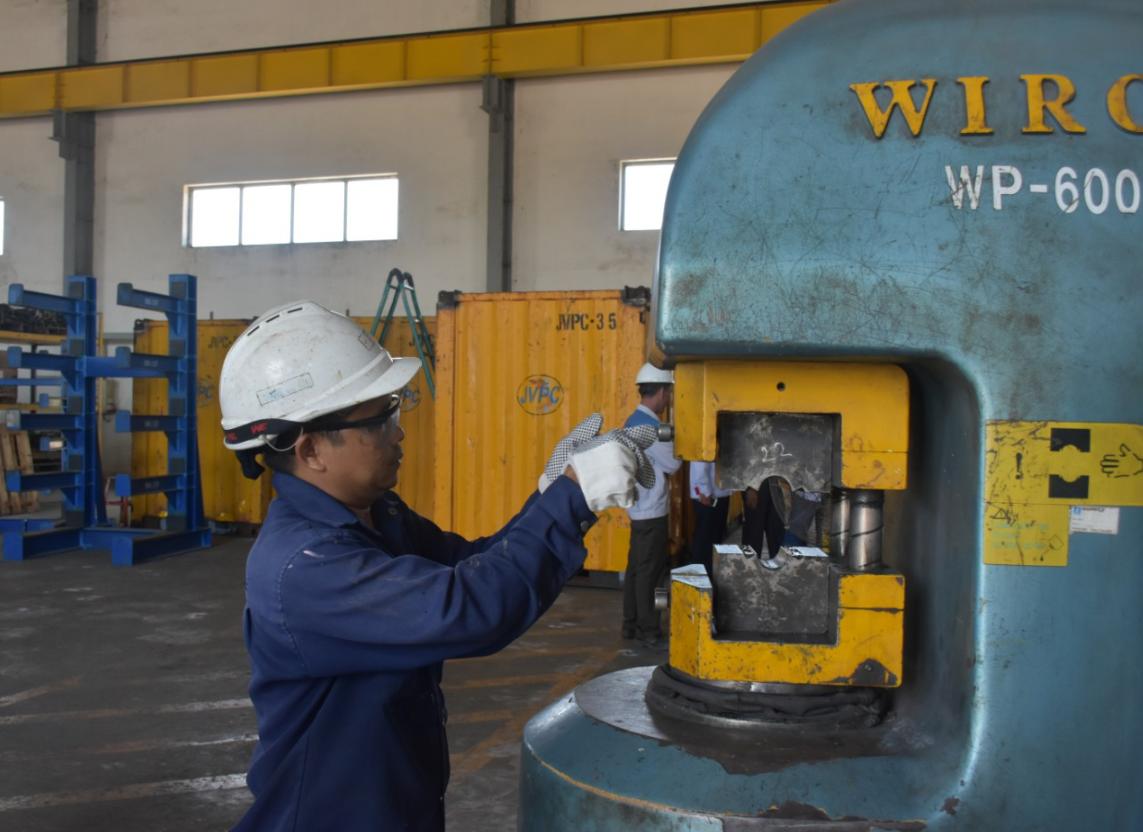 Cho thuê lại lao động vận hành máy móc